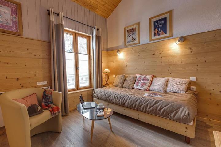 Location de vacances pour 3 personnes, avec Terrasse et Jacuzzi ainsi que Jardin et Bassin pour enfant à La Grave - 2