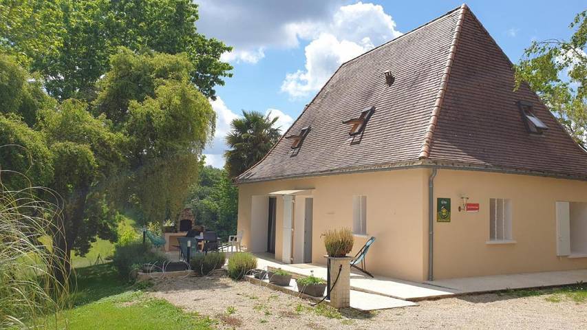 Location de vacances pour 6 personnes, avec jardin et terrasse à Cendrieux