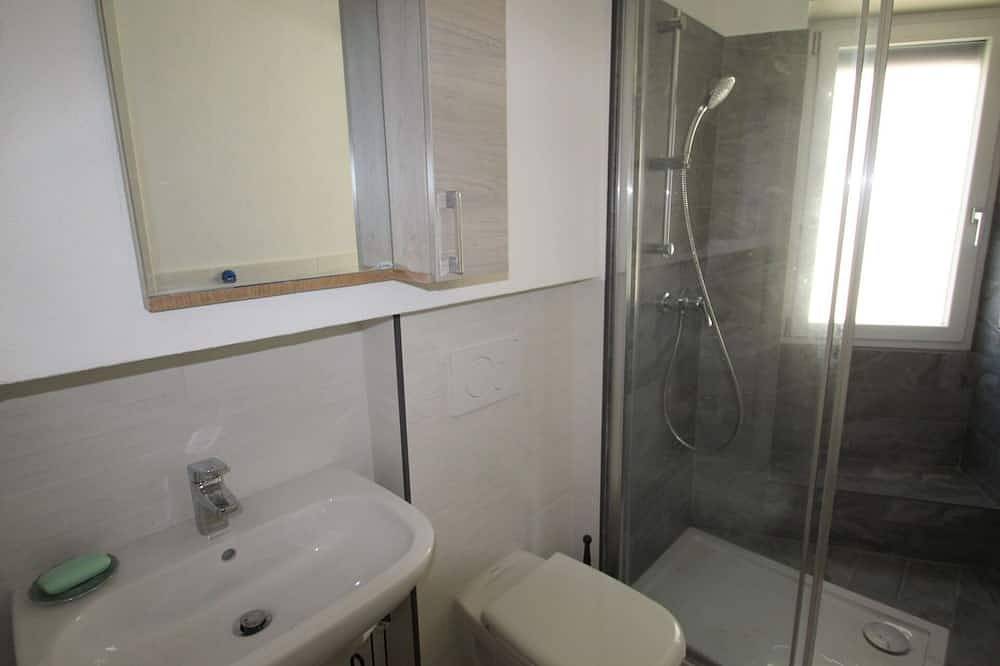 Ganze Wohnung, Schöne Wohnung für 2 Gäste mit  W-Lan, Tv und Haustiere erlaubt in Agra, Lago Maggiore (Lombardei)