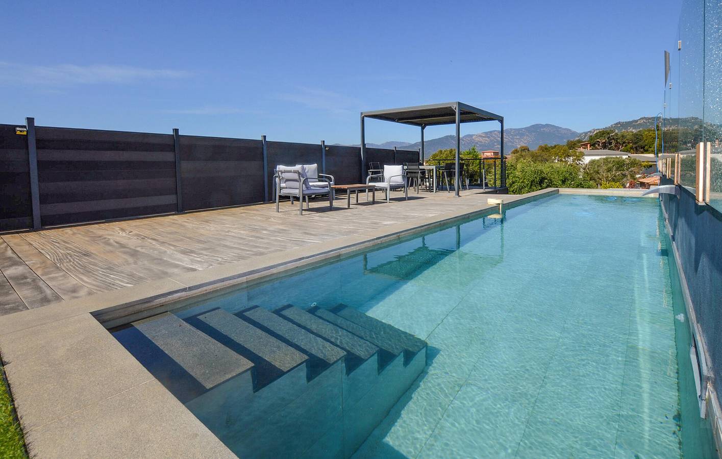 Acogedor apartamento con piscina, terraza y WiFi - 2,5 km de la playa in Zonza, Distrito de Sartène