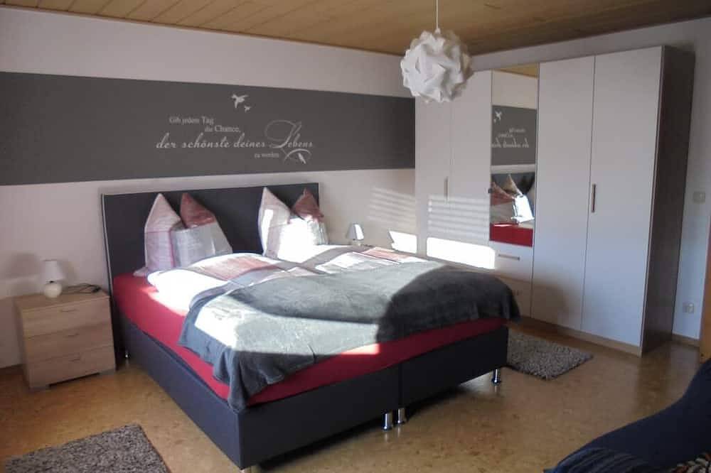 Ganze Wohnung, Wohlfühl Ferienwohnung für bis zu 3 Personen mit Boxspringbett inmitten wunderbarer Natur in Rötz, Ostbayern