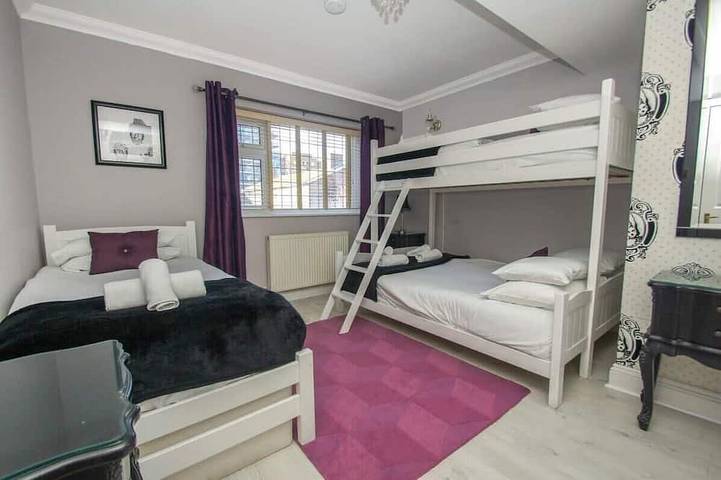 Little Paris: 4 Schlafzimmer, Schlafmöglichkeiten für 20, Parkplatz, Terrasse, kurzer Fußweg zum Strand, WLAN in Brighton, Sussex