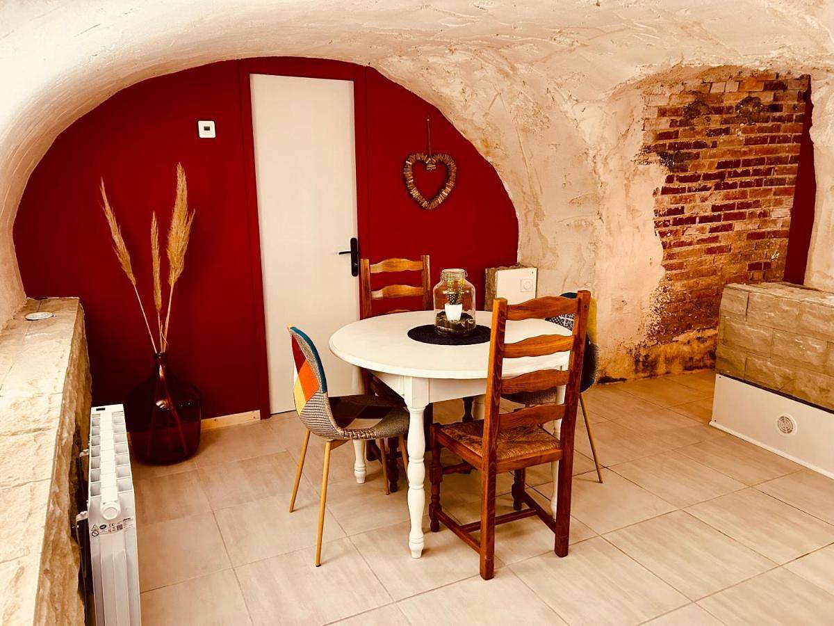 Appartement entier, La Cave aux Lumières - Proche centre-ville - 2 chambres - Wifi in Renaison, Région de Roanne