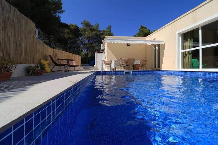 Villa für 8 Personen, mit Ausblick und Garten sowie Pool auf Vis