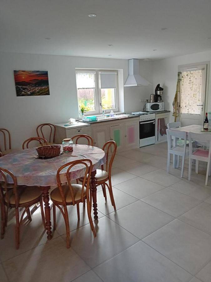 Location de vacances pour 7 personnes, avec terrasse dans Trézioux - 2