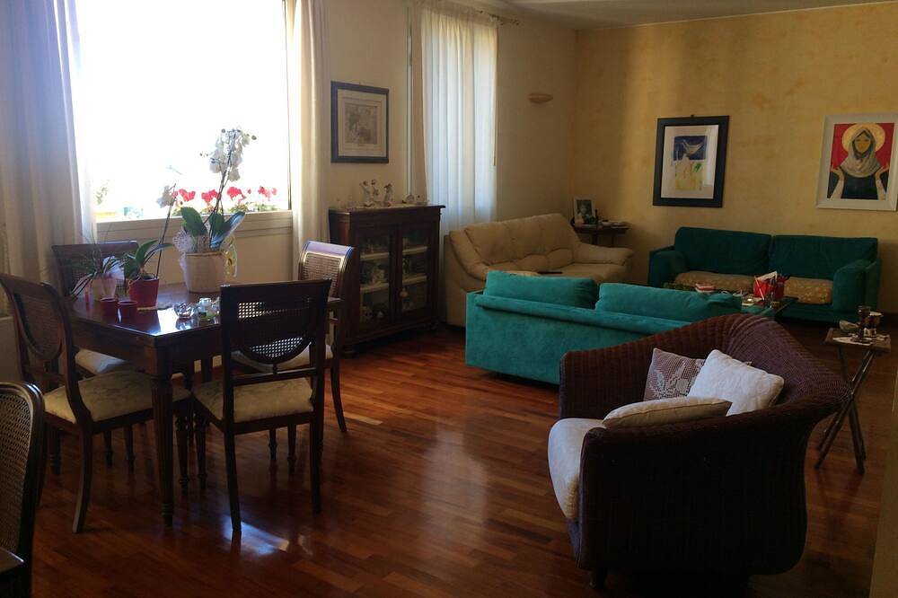 Apartamento entero, Apartamento Murri. Apartamento en primera planta. Aparcamiento gratuito. in Ragusa (Sicilia), Provincia de Ragusa