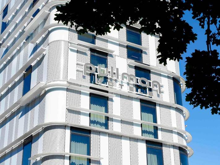 Hôtel pour 3 personnes, avec sauna et terrasse ainsi que piscine et vue, animaux acceptés à Tremblay-en-France - 3