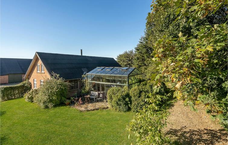 Ferienhaus für 9 Personen, mit Terrasse und Garten