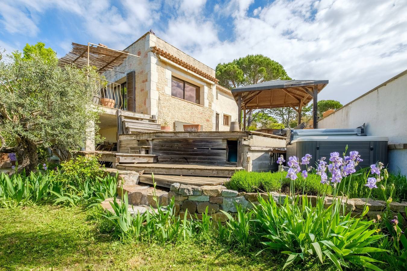 Ganze Wohnung, Loft 50m² au calme avec vue splendide piscine in Les Adrets-de-l'Estérel, Massif de l'Esterel