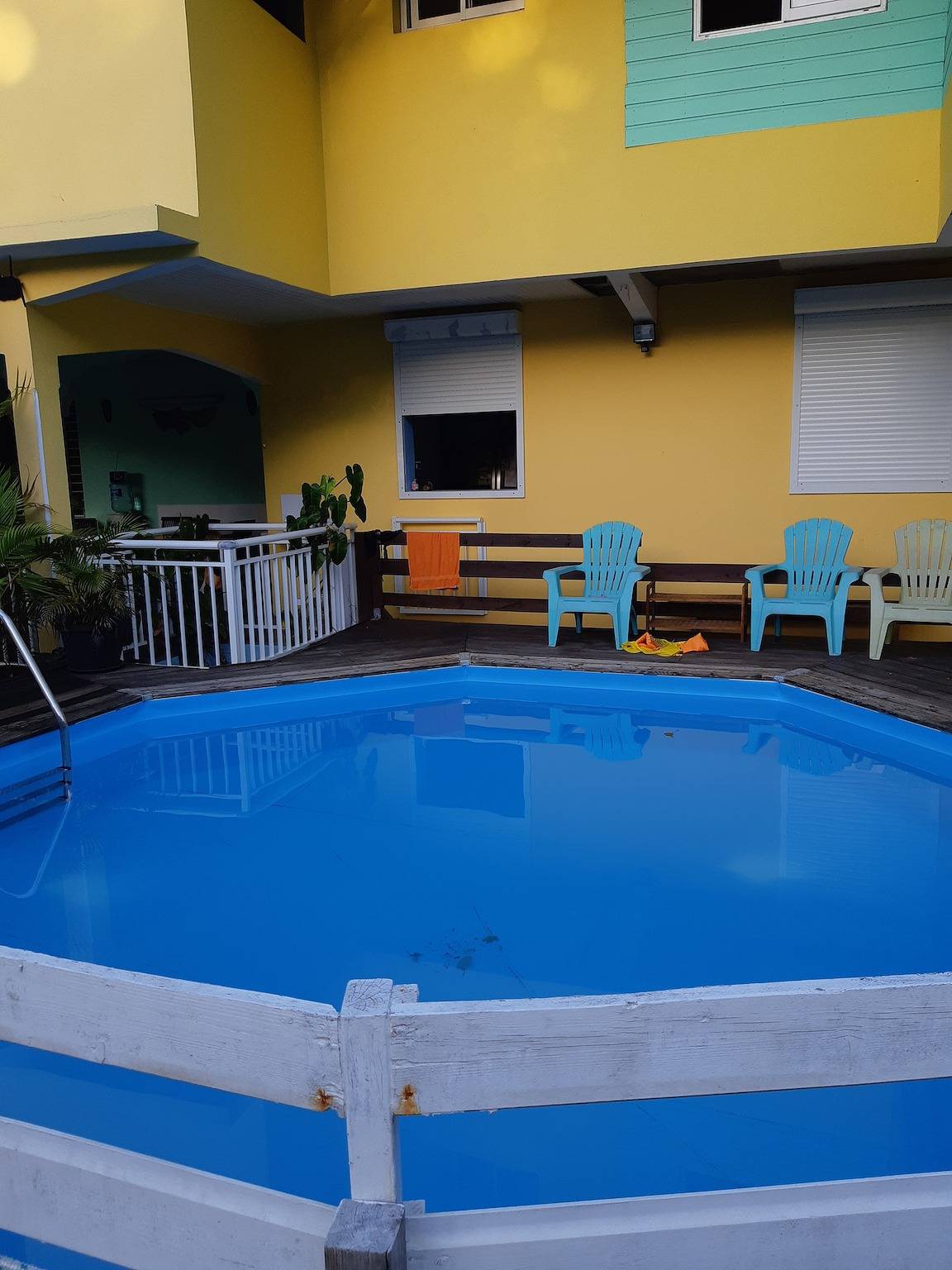 Encantador bungalow en Le Gosier con piscina compartida y jacuzzi in Cocoyer, Le Gosier