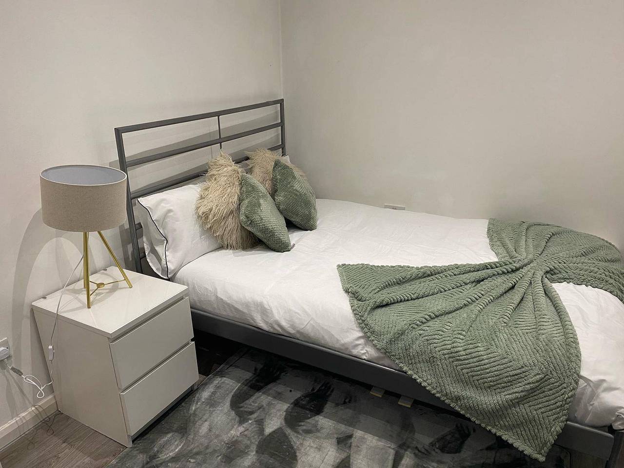 Entire studio, Studiosleeps2-Gardenview-Parking-Internet-Patio in London, South East England