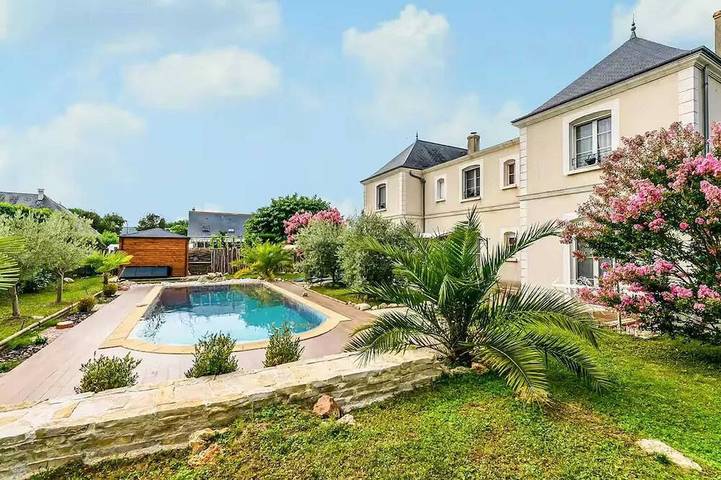 Location de vacances pour 15 personnes, avec jardin à Saint-Cyr-sur-Loire