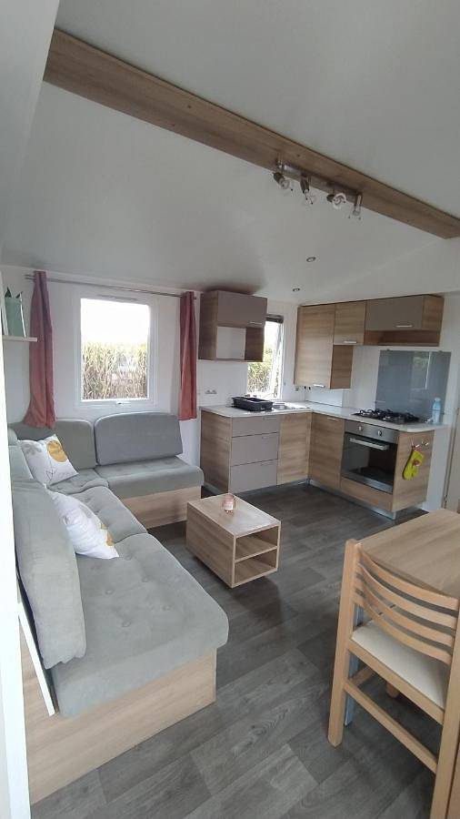 Location de vacances pour 4 personnes, avec jardin ainsi que terrasse et vue à Plounévez-Lochrist - 3