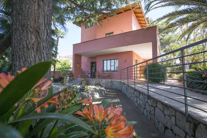 Ferienwohnung für 2 Personen, mit Balkon/Terrasse und Garten sowie Ausblick