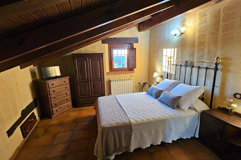 Hotel La Clerecía de Ledesma. Habitación Nº 8. Doble Normal in Ledesma, Provincia de Salamanca