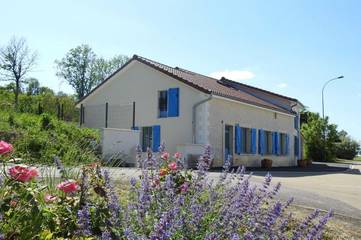 Location de vacances pour 10 personnes, avec jardin à Colombey-les-Deux-Églises