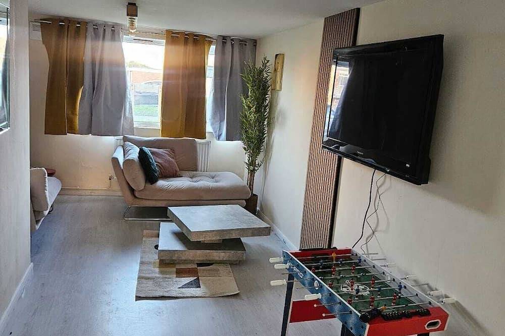 Beautiful, stylish and modern cosy, and central 2 bed house (can sleep up to 6) in Aylesbury, Buckinghamshire