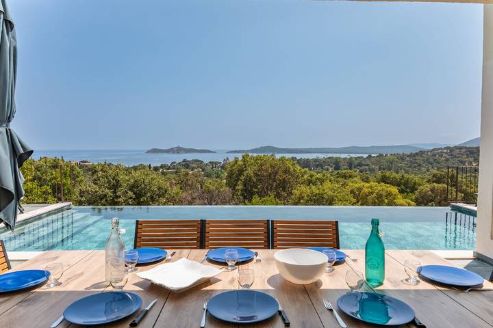 Location de vacances pour 8 personnes, avec piscine ainsi que jardin et terrasse à Zonza - 3
