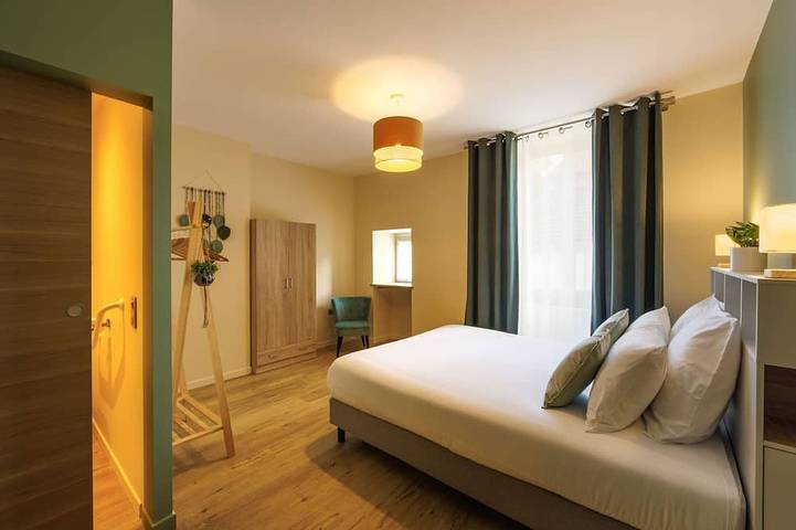 Location de vacances pour 15 personnes, avec terrasse et jardin à Voiteur - 2