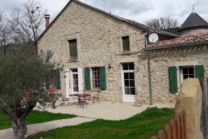 Location de vacances pour 6 personnes, avec jardin à Bouriège