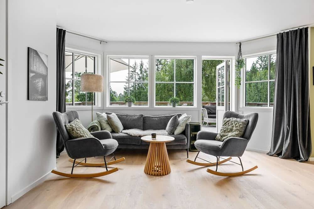 Stylish 2Br Retreat with Sauna & Large Terrace in Stora Lundby distrikt, Lerum