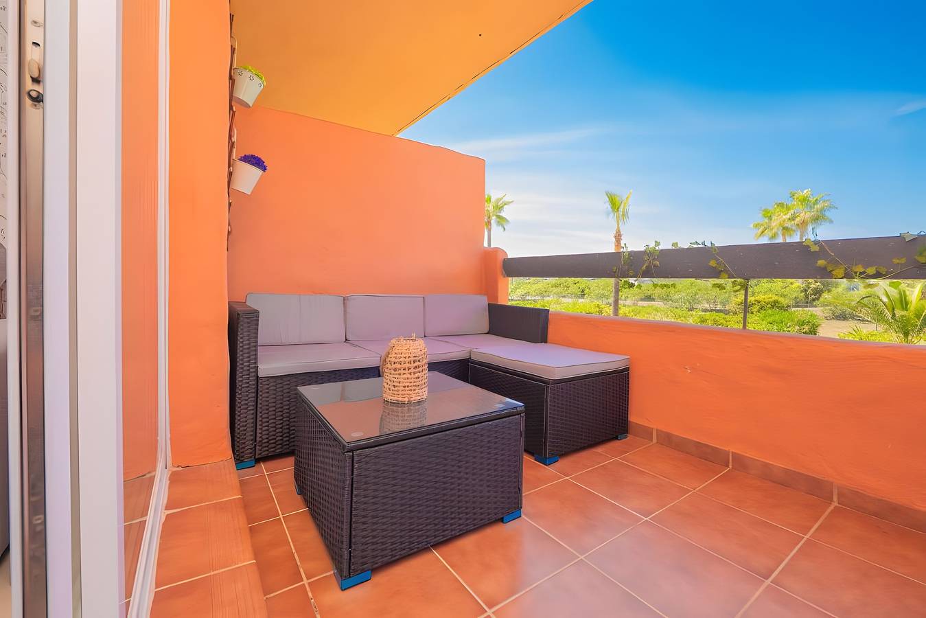 Apartamento entero, Espacioso apartamento en Casares del Sol (muy cerca de la playa y Finca Cortesin) in Casares del Sol, Casares
