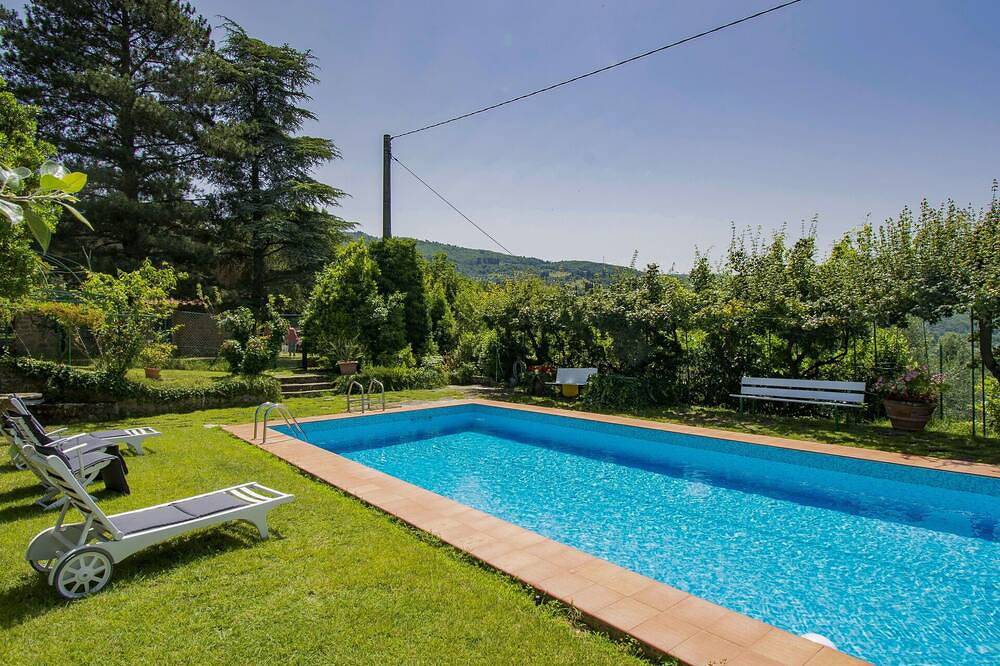 Atemberaubendes alleinstehendes Ferienhaus mit  W-Lan, Pool, Tv, Terrasse und Haustiere erlaubt in Rufina, Florenz Provinz