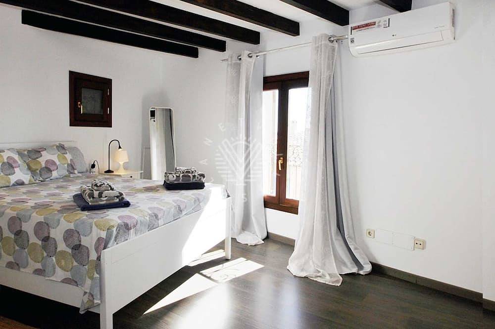 Entire apartment, Charming holiday apartment for two people in Moscari in Moscari, Selva