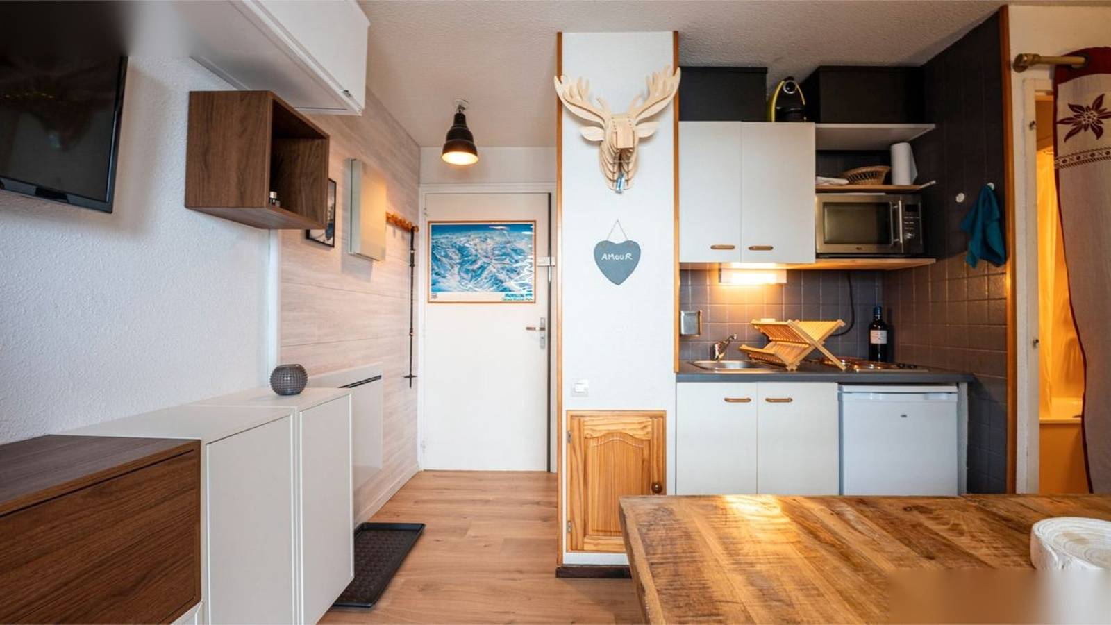 Entire apartment, Apartment "Au Pieds des Pistes" in Les Esserts with Mountain View, Balcony and Wi-Fi in Station de Morillon, Grand Massif