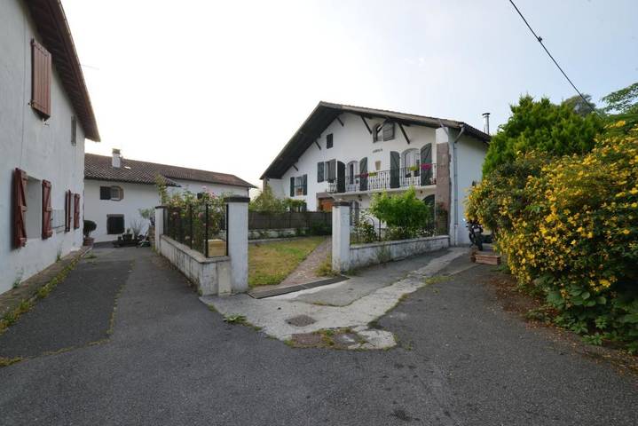 Gîte pour 10 personnes, avec jardin et vue à Saint-Martin-d'Arrossa - 2