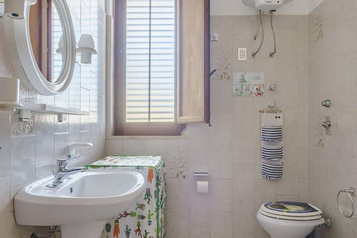 Appartement entier, Erice : appartement vue mer avec terrasse et jardin privé in Tonnara di Bonagia, Valderice