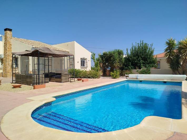 Apartamento para 4 personas, con jardín y piscina en Huércal-Overa