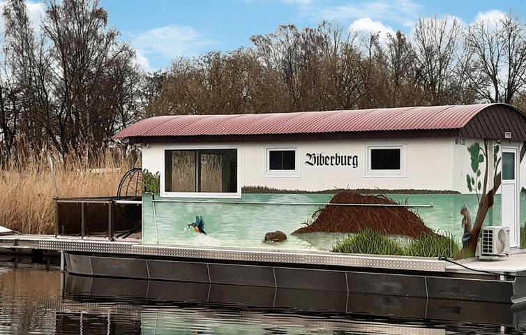 Hausboot für 3 Personen, mit Seeblick und Terrasse sowie Garten und Ausblick, mit Haustier in Brandenburg - 2
