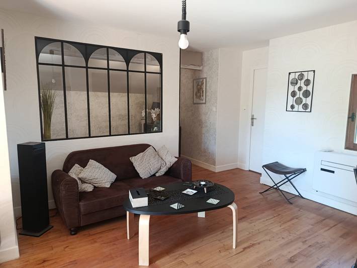 Appartement „Gîte des Cerisiers“ mit Pool, Terrasse und privatem Garten