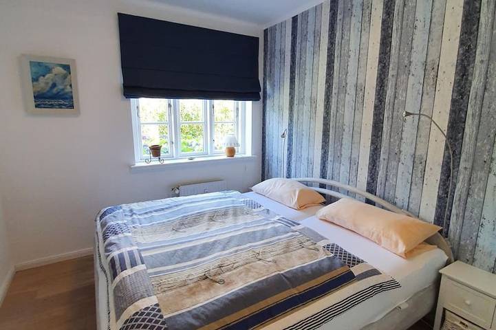 Ganze Wohnung, Haus Süüderwoi - Wohnung 3 - Eg - Ferienwohnung in Borgsum: Terrasse, Garten, in Nordfriesische Inseln (Schleswig-Holstein) (Schleswig-Holstein), Borgsum