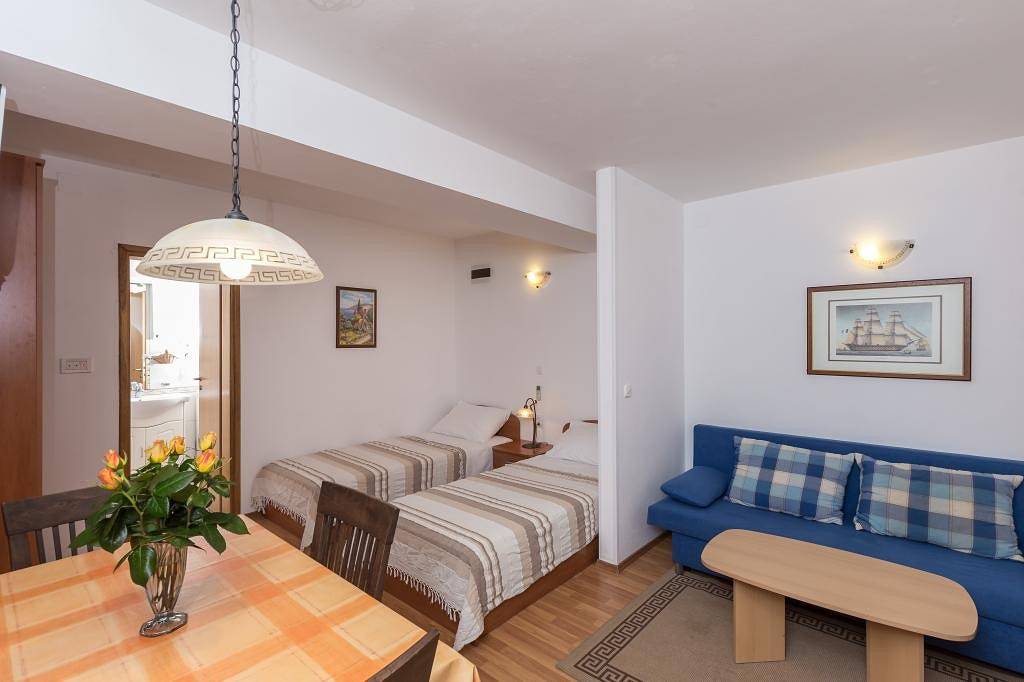 Entire studio, Apartments Milanović - Premium Studio Apartment with Terrace and Garden View in Cavtat, Dubrovnik-Neretva