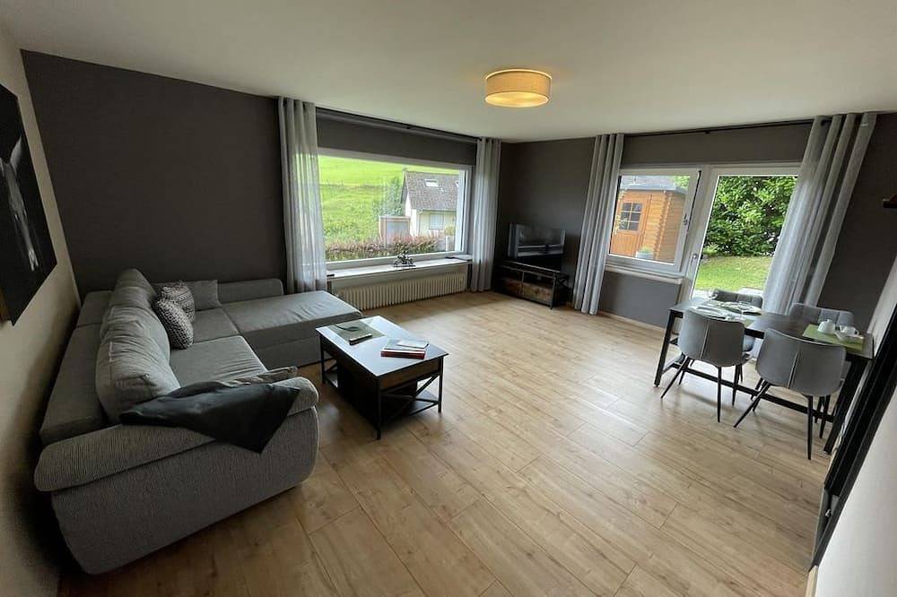 Ganze Wohnung, Ferienwohnung \"Im Wiesenrain\" - Appartement/Fewo, Dusche, Wc, Terrasse in Hausen (Wied), Mittelrhein