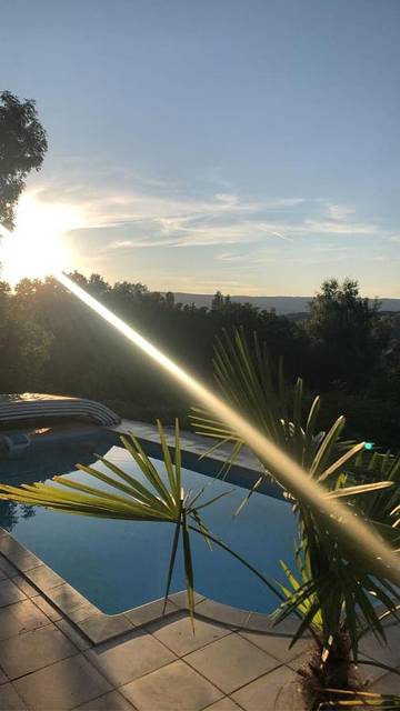Chambre d’hôte pour 2 personnes, avec vue ainsi que jardin et piscine dans Desingy