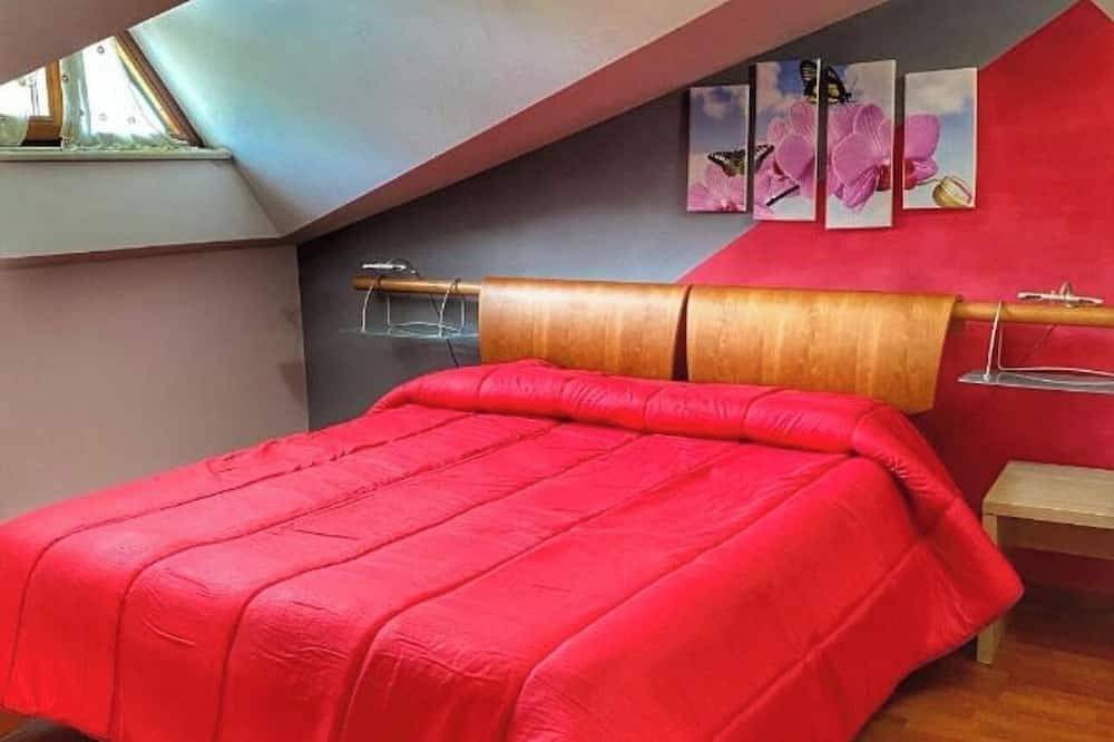 Villa Aresini Relais & Spa room with private outdoor Jacuzzi in Montemiletto, Provincia d'Avellino