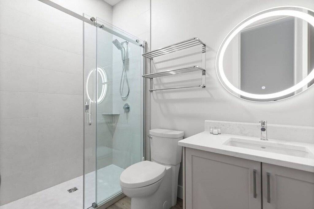 3-bedroom Modern Rental Unit 2 in Parksville, Regional District of Nanaimo