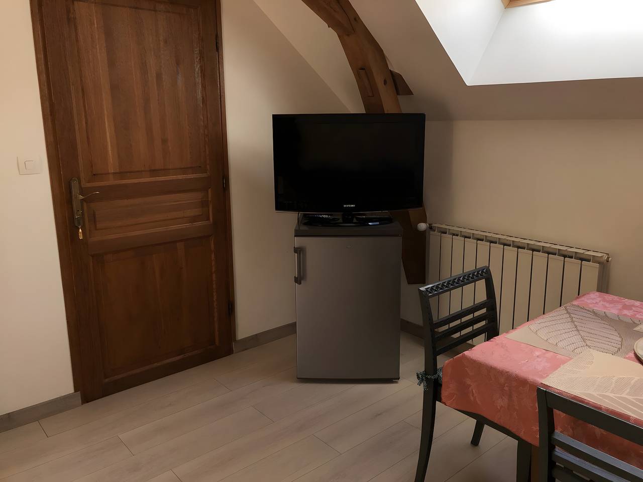 Apartamento entero, Apartamento 'À L'Aujardière' con Jardín Compartido y Wi-Fi in Durtal, Angers region