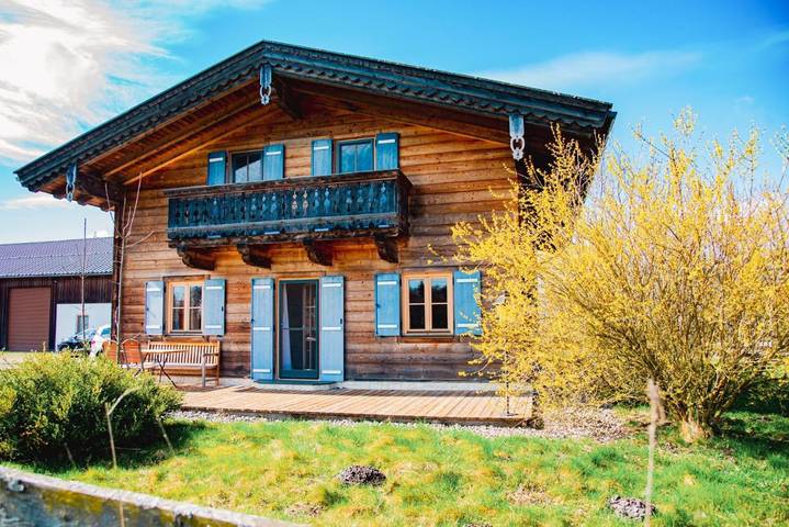 Ferienhaus für 7 Personen, mit Balkon und Terrasse sowie Garten und Ausblick