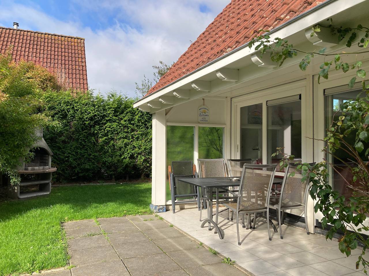 4 Erw - Ferienhaus mit moderner Einbauküche und schönem Garten in Oostmahorn, Dongeradeel