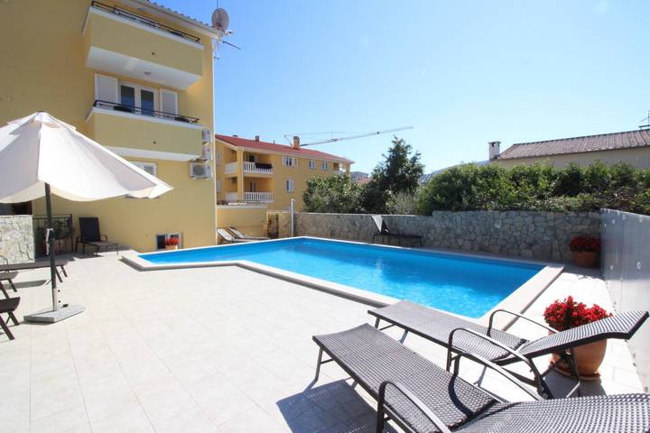 Ferienwohnung für 2 Personen, mit Pool und Balkon/Terrasse auf Krk