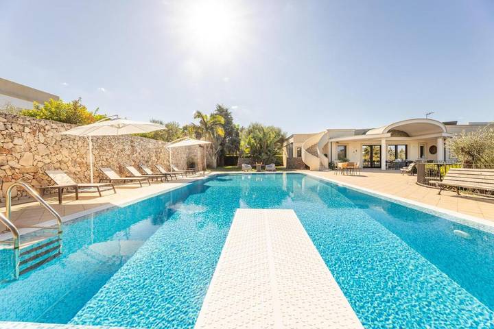 Villa con piscina per 8 persone, con panorama e giardino nonché piscina a Casarano