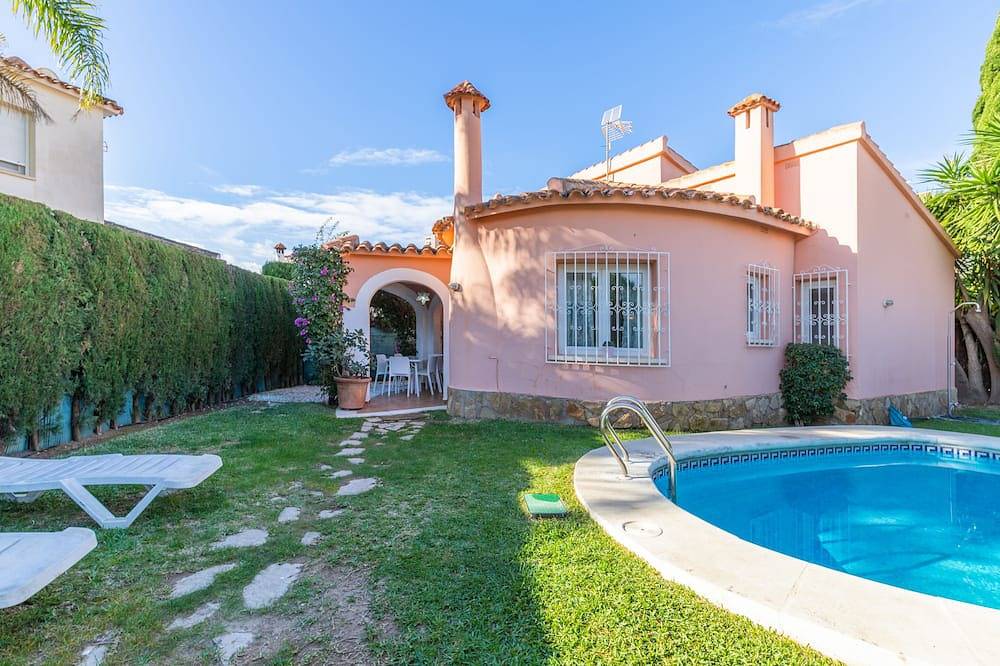 Oliva: Villa pool, private garden, Wifi and Tv Sat in Oliva Nova Golf in Oliva, Costa Blanca