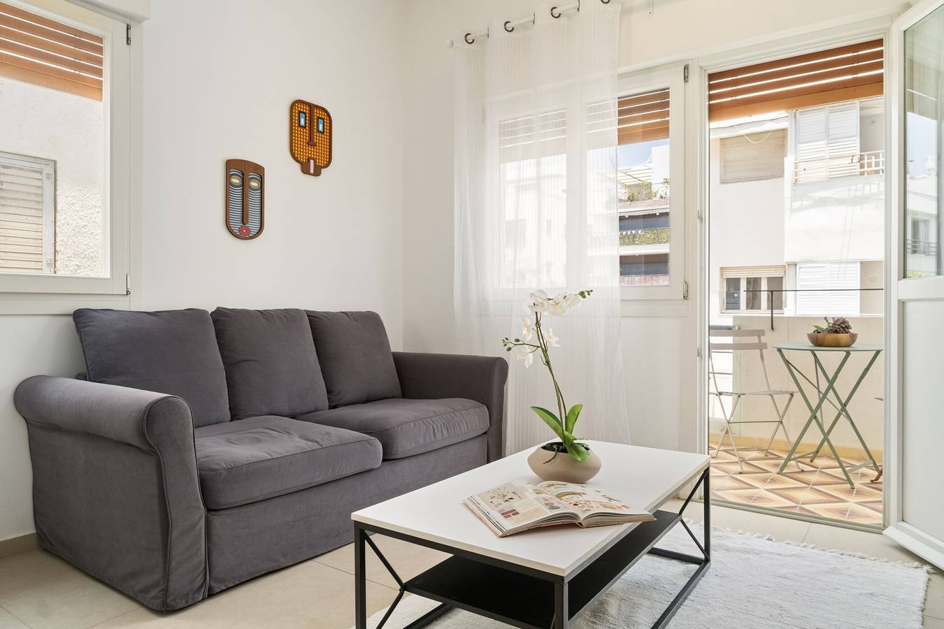 Apartamento entero, Miklat Classic Bauhaus 1Br with Balcony on Sheinkin Street by Feelhome in Tel Aviv, Distrito de Tel Aviv