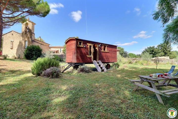 Gîte pour 2 personnes, avec jardin à Ambonil