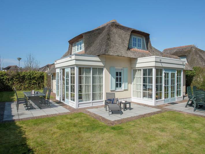 Vakantiehuis voor 8 personen, with terras and zwembad as well as tuin, kindvriendelijk in Domburg