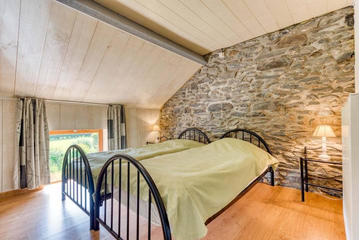 Location de vacances pour 12 personnes, avec piscine et vue ainsi que jardin et sauna dans Tillet